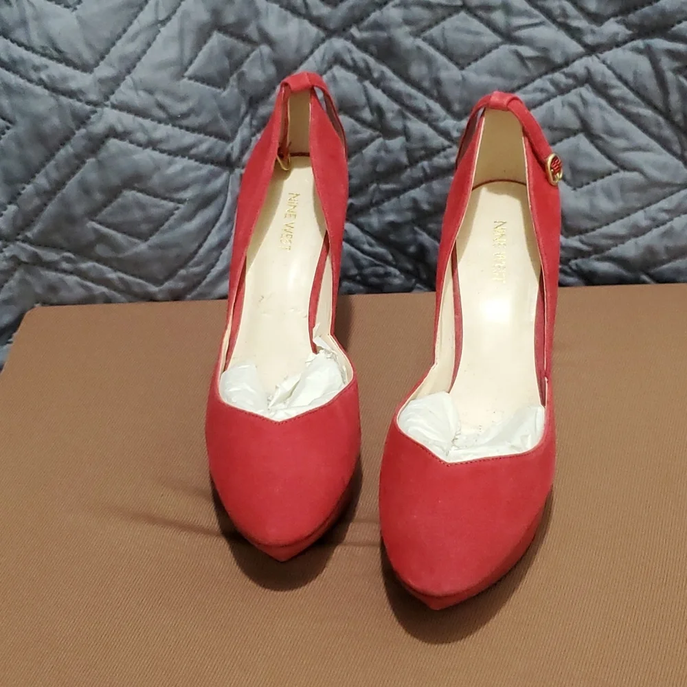 Red pumps with ankle strap size 9 - Picture 2 of 4
